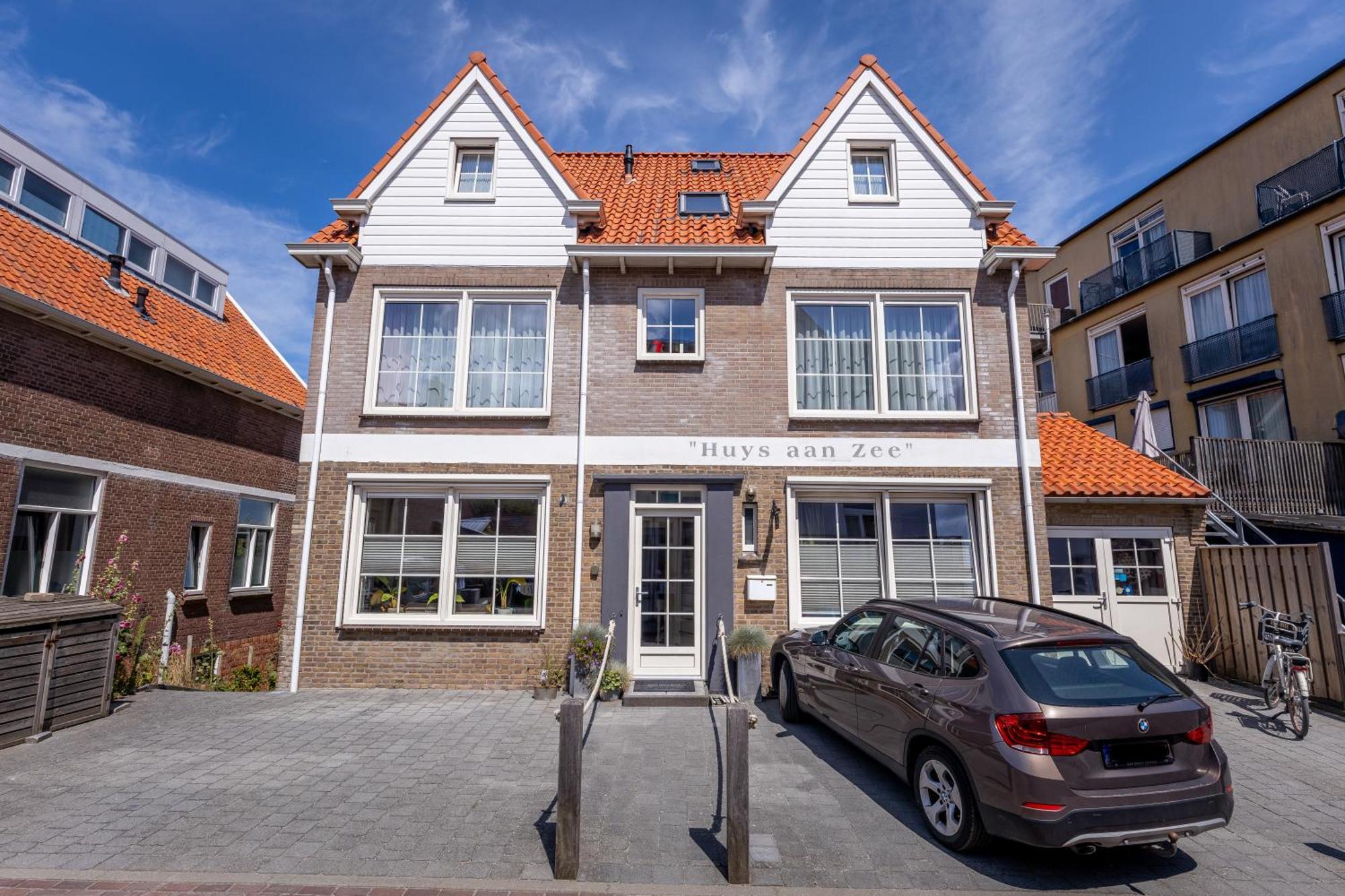 Huys Aan Zee Bed & Breakfast 4*